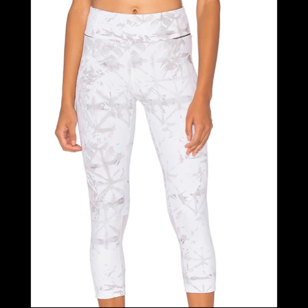 WHITE ALALA LEGGINGS